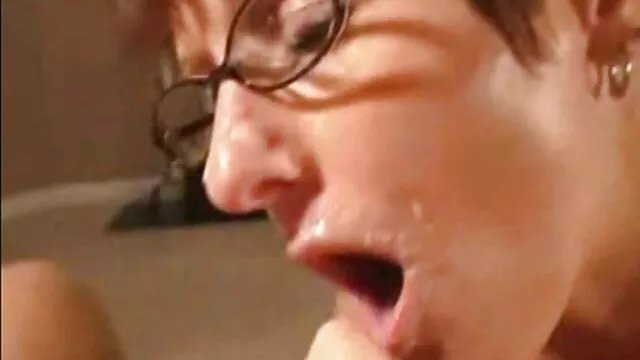 STP3 ¡Papá pone a su hija de ver coños gratis humor!