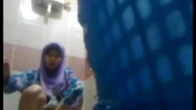 Amateur asiático consigue creampied coños muy grandes y peludos