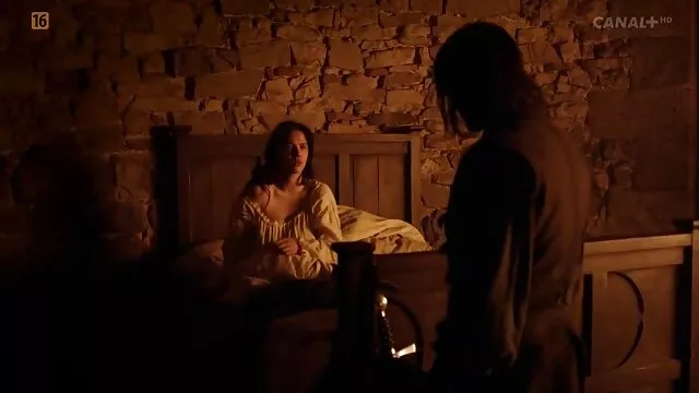 Aya desnuda le encanta chupar y follar en esas escenas coños bonitos follando