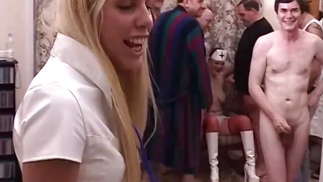 My Sexy Piercings Chica punk tatuada chochos peludos viejas y perforada jugando coc