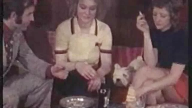Animadora latina follada por el entrenador en jefe lesbianas follando coños