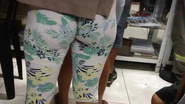 Asstraffic tetona juega con sus tetas ricos coños peludos durante la acción anal