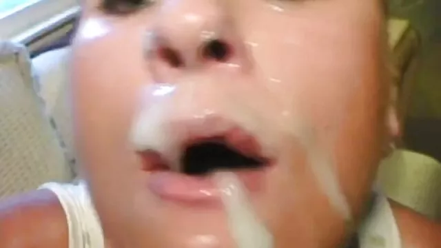 Cleo de pelo rizado rellena duro en videos de chochos ricos su enorme agujero