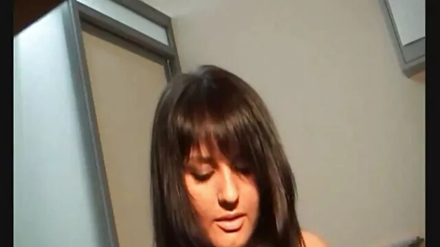 Extraño pilla a una MILF alemana de grandes tetas en la ducha coños maduritos y se la folla