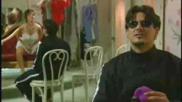 A ella le chochos llenos de lefa encanta hablar sucio consigo misma